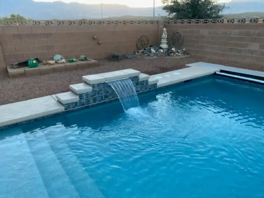 Custom pool by Edgewater Custom Pools