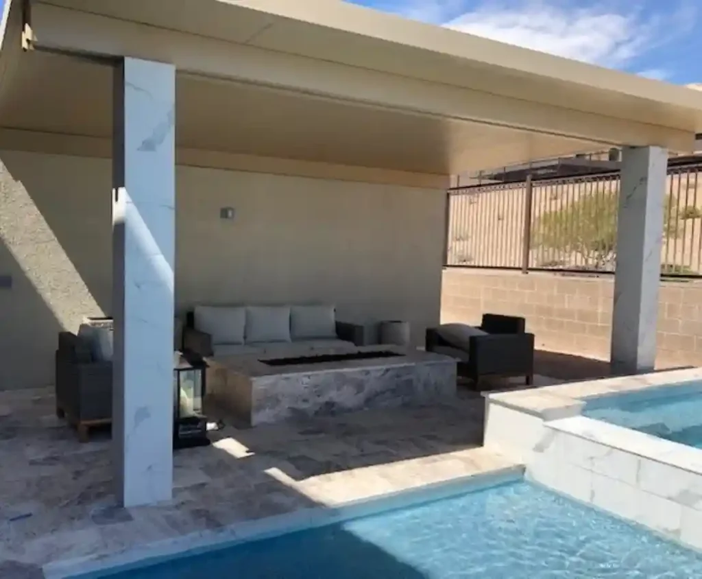 Outdoor living by Edgewater Custom Pools