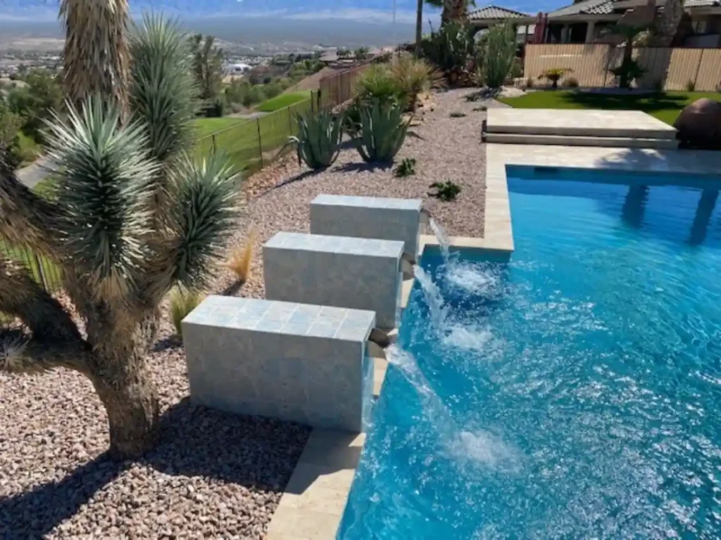 Custom pool by Edgewater Custom Pools