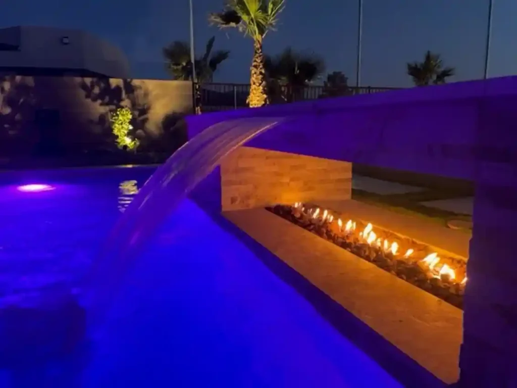 Custom pool by Edgewater Custom Pools – Smith Schwartz Fire Feature