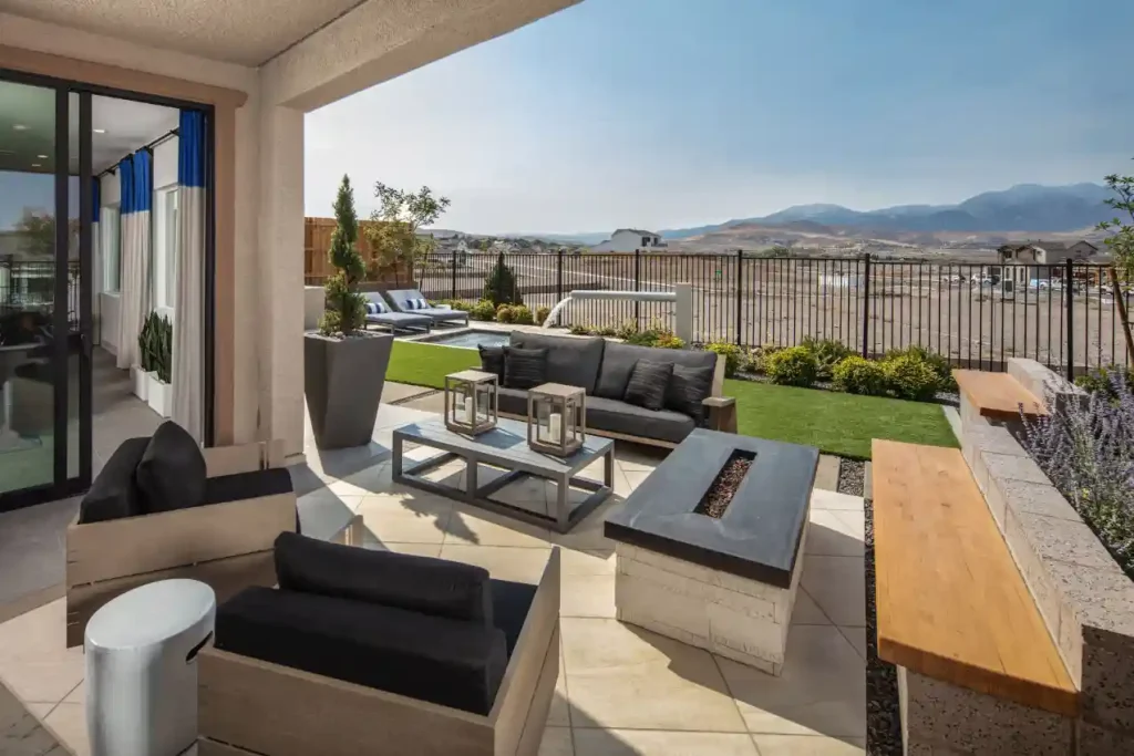 Outdoor living by Edgewater Custom Pools – Winsley