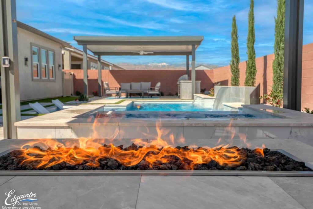 Outdoor living by Edgewater Custom Pools – 5714 Gilded Horizon Ave